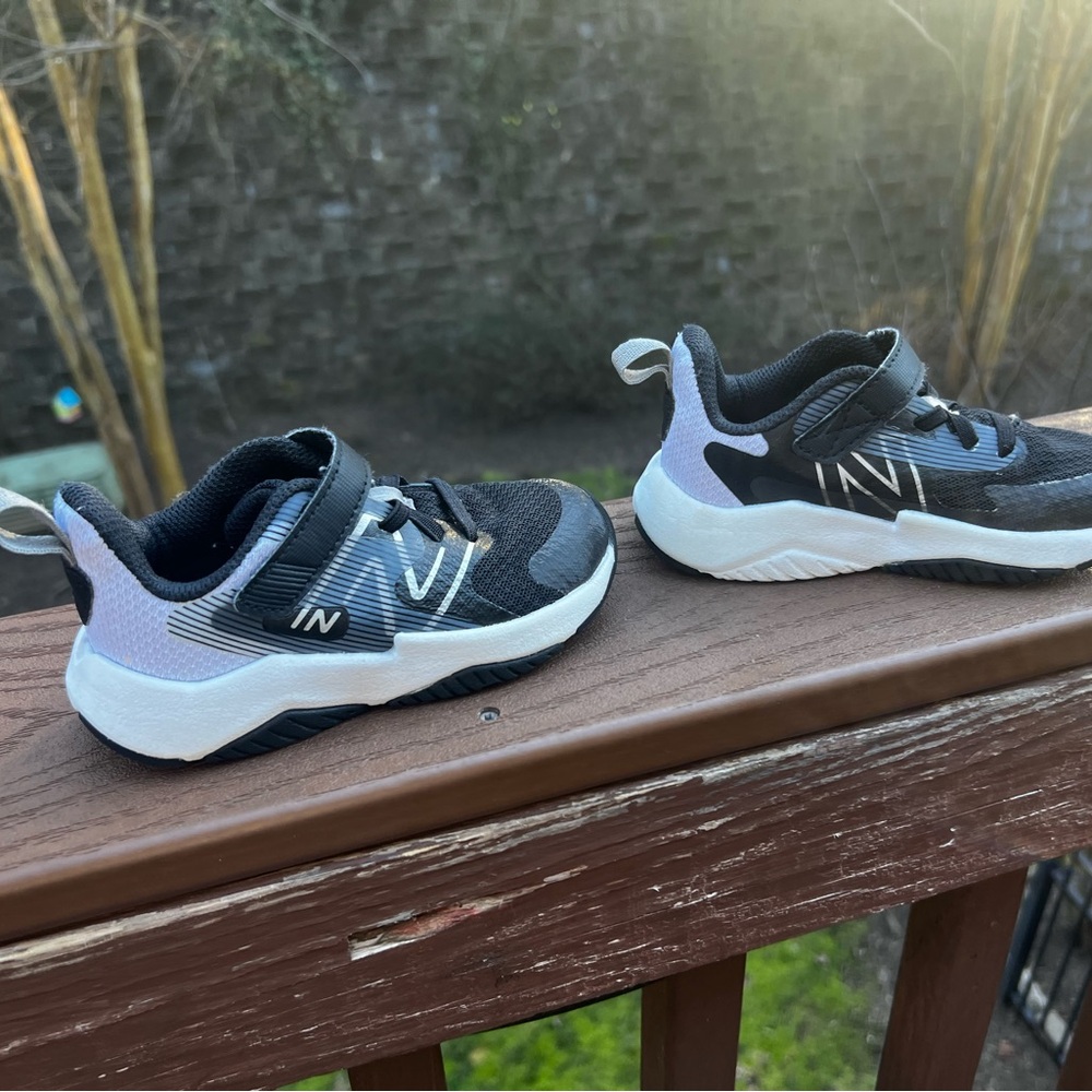 New Balance Kids' Rave Run V2 Hook & Loop Running Shoe - Picture 3 of 6